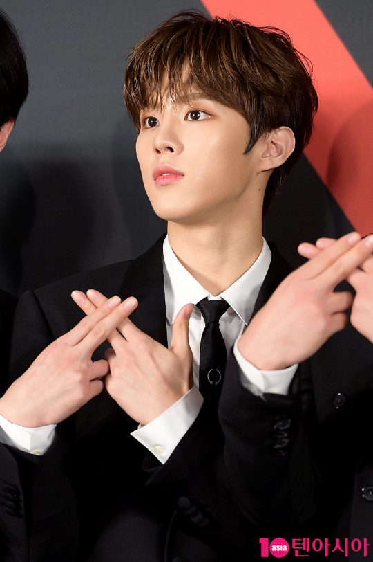 엑스원 김우석
