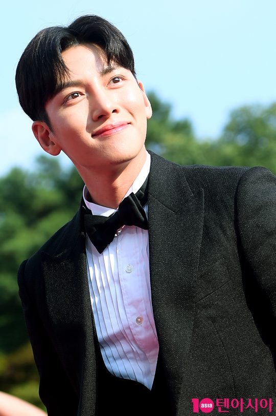 배우 지창욱