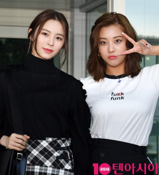 걸그룹 CLC(오승희, 최유진, 장승연, 손, 장예은, 엘키, 권은빈) 엘키와 장승연이 30일 오전 K-Content EXPO Russia 2019 참석차 인천국제공항을 통해 러시아 모스크바로 출국하고 있다.