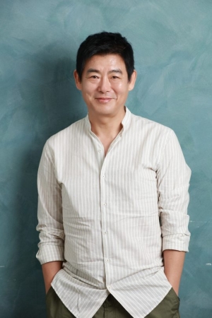 &#39;변신&#39; 성동일 &#34;자연스러운 연기 비결? 잡스러운 액세서리 빼면 돼&#34;