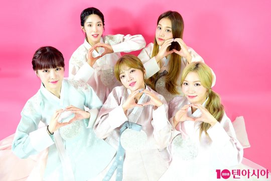 그룹 라붐의 지엔(뒷줄 왼쪽부터 시계방향), 솔빈, 소연, 해인, 유정. / 서예진 기자 yejin@