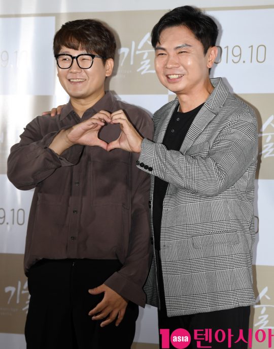 배우 김강현과 임원희가 3일 오전 서울 한강로3가 CGV 용산아이파크몰점에서 열린 영화 ‘재혼의 기술’ 제작보고회에 참석하고 있다.