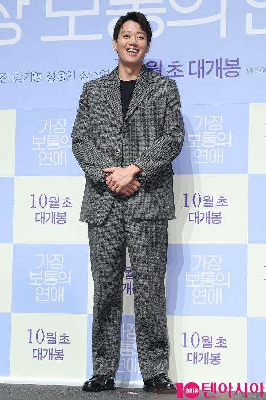 영화 ‘가장 보통의 연애’에서 여친으로부터 상처 입고 한 달째 미련에 빠져 사는 재훈 역으로 분한 배우 김래원./ 이승현 기자 lsh87@