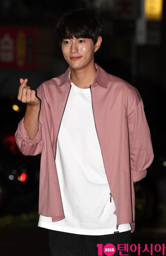 배우 오현중이 7일 오후 서울 여의도 한 음식점에서 열린 SBS 금토드라마 ‘의사 요한’ 종방연에 참석하고 있다.