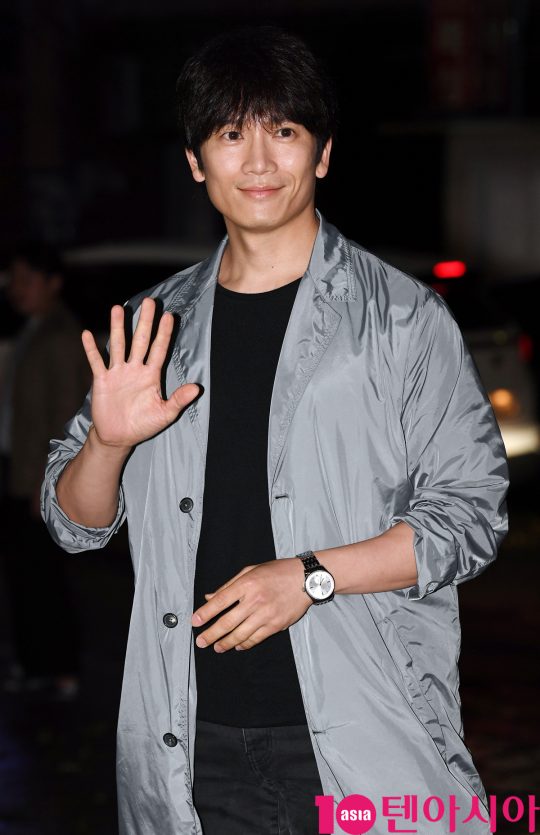 배우 지성이 7일 오후 서울 여의도 한 음식점에서 열린 SBS 금토드라마 ‘의사 요한’ 종방연에 참석하고 있다.