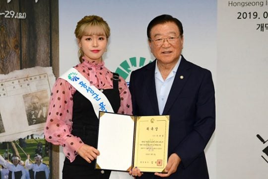 가수 한여름(왼쪽). / 제공= 톱스타엔터테인먼트