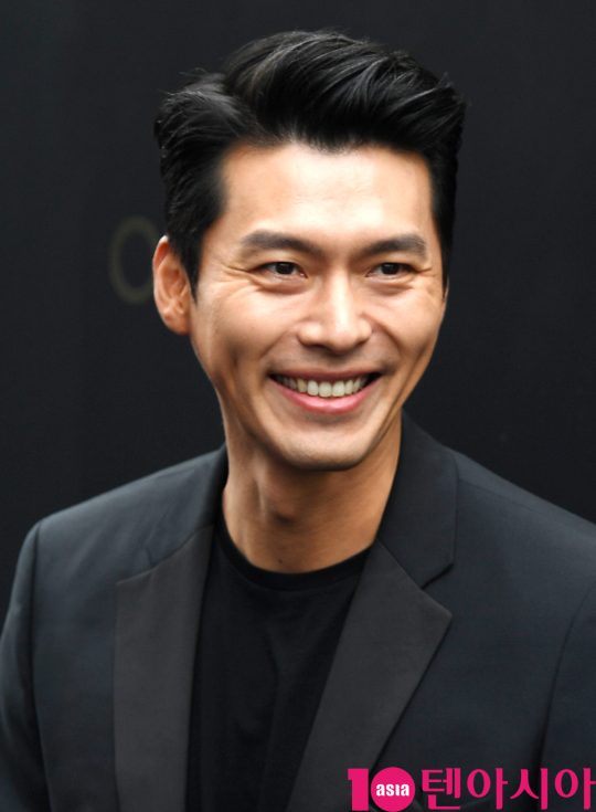 배우 현빈이 9일 오후 서울 삼성동 코엑스 아티움에서 열린 오메가, ‘스피드마스터’ 아폴로 11 달 착륙 50주년 기념행사에 참석하고 있다.