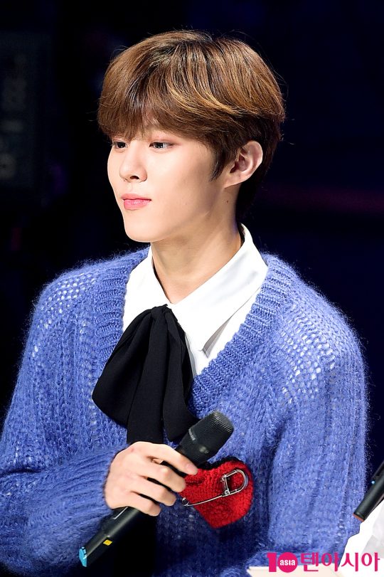 엑스원 김우석