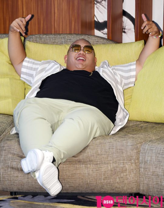 영화 ‘스파이더맨: 파 프롬 홈’에서 스파이더맨의 절친인 네드 역을 연기한 제이콥 배덜런이 11일 서울 여의도 콘래드호텔에서 가진 인터뷰에서 유쾌한 포즈로 웃음을 자아냈다. /조준원 기자 wizard333@