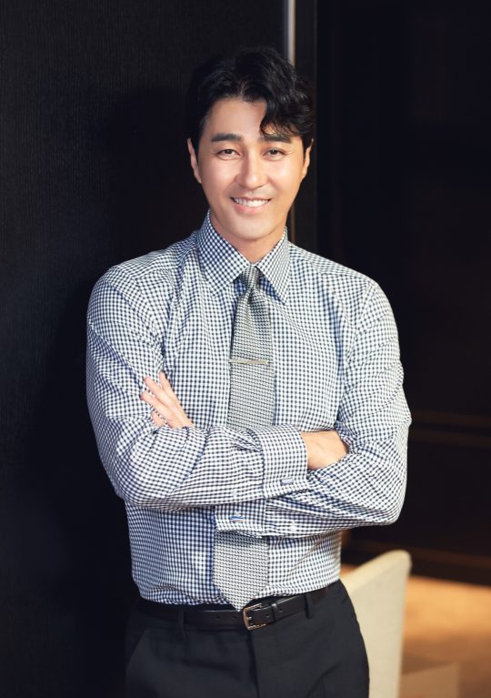 영화 ‘힘을 내요, 미스터 리’에서 대구 지하철 화재 사건 후유증으로 지적 장애를 앓게 된 철수를 연기한 배우 차승원./사진제공=YG엔터테인먼트