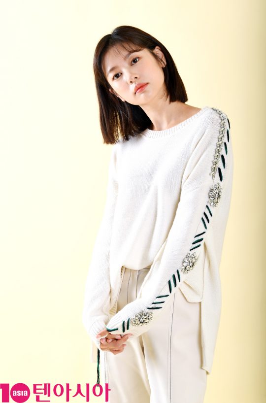 SBS예능 ‘리틀 포레스트’ 에서 출연중인 배우 정소민이 6일 서울 중구 청파로 한경텐아시아 스튜디오에서 진행된 인터뷰에 참석하고 있다.