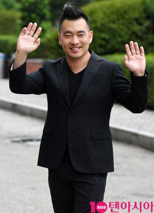 가수 데니정이 14일 오후 서울 여의도동 KBS별관에서 열린 KBS2 ‘해피투게더’ 녹화에 참석했다.