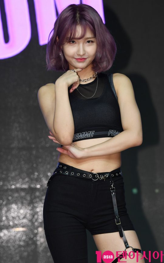 걸그룹 ANS(에이앤에스)(달린, 비안, 담이, 로연, 리나, 라온) 달린이 17일 오후 서울 강남구 청담동 일지아트홀에서 열린 데뷔 앨범 ‘BOOM BOOM’ 쇼케이스에 참석하고 있다.