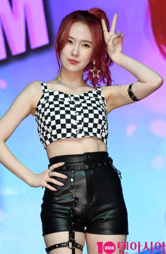 걸그룹 ANS(에이앤에스)(달린, 비안, 담이, 로연, 리나, 라온) 로연이 17일 오후 서울 강남구 청담동 일지아트홀에서 열린 데뷔 앨범 ‘BOOM BOOM’ 쇼케이스에 참석하고 있다.