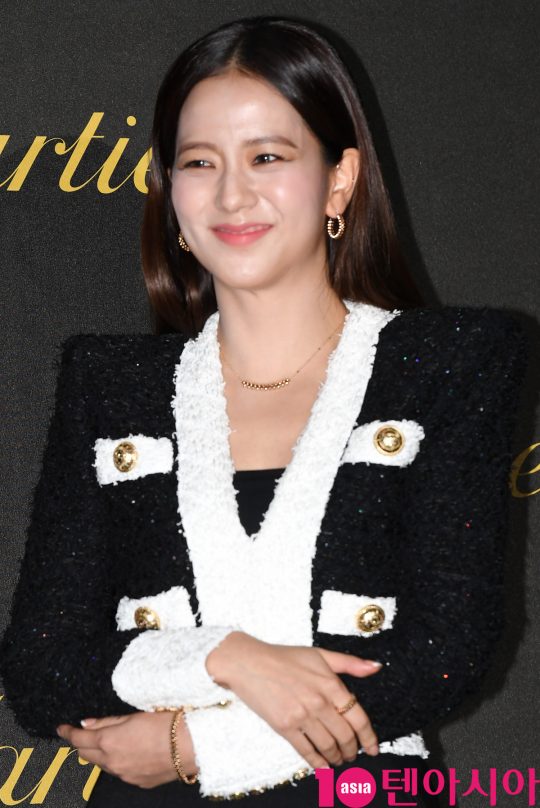 블랙핑크 지수가 19일 오후 서울 성동구 에스팩토리에서 열린 까르띠에 ‘저스트 앵 끌루’ 파티에 참석하고 있다.