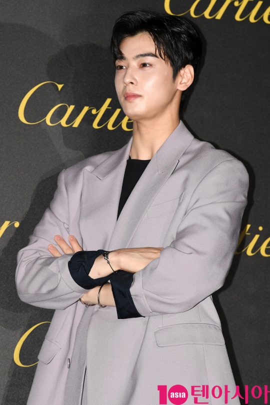 아스트로 차은우가 19일 오후 서울 성동구 에스팩토리에서 열린 까르띠에 ‘저스트 앵 끌루’ 파티에 참석하고 있다.