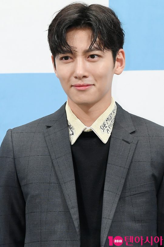 배우 지창욱