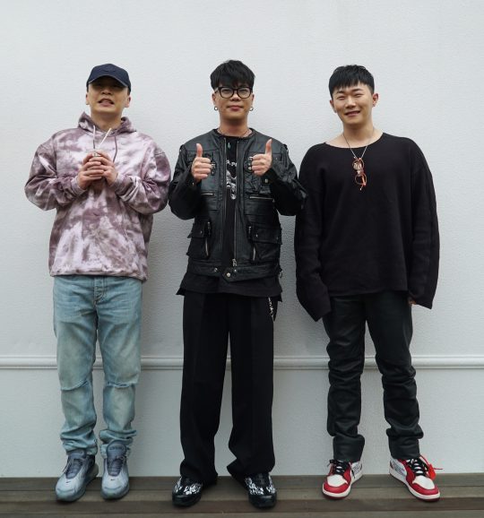 힙합 그룹 리듬파워의 보이비(왼쪽부터), 지구인, 행주는 “모든 수록곡에 애정이 가지만 의미를 부여하기 좋은 곡은 ‘바보언덕'”이라고 밝혔다. / 사진제공=아메바컬쳐
