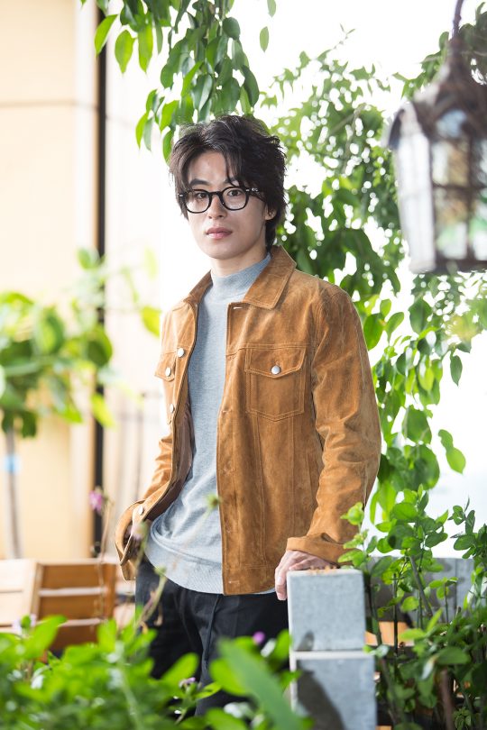 영화 ‘메기’에서 임시직 근로자 성원 역을 맡은 배우 구교환. /사진제공=엣나잇필름