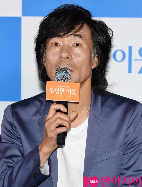 배우 오광록이 25일 오후 서울 자양동 롯데시네마 건대입구점에서 열린 영화 ‘수상한 이웃’ 언론시사회에 참석하고 있다.