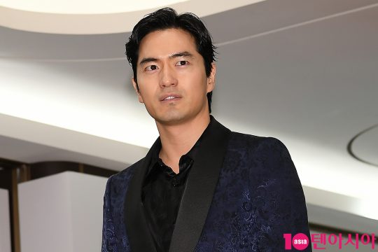 배우 이진욱