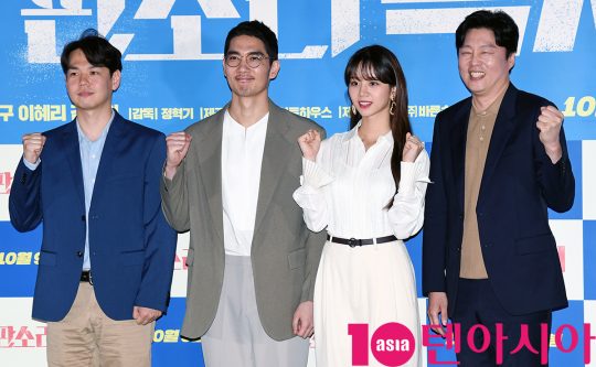 정혁기 감독(왼쪽부터), 배우 엄태구, 이혜리, 김희원이 30일 오후 서울 한강로동 CGV용산아이파크몰점에서 열린 영화 ‘판소리 복서’ 언론시사회에 참석했다. /조준원 기자 wizard333@
