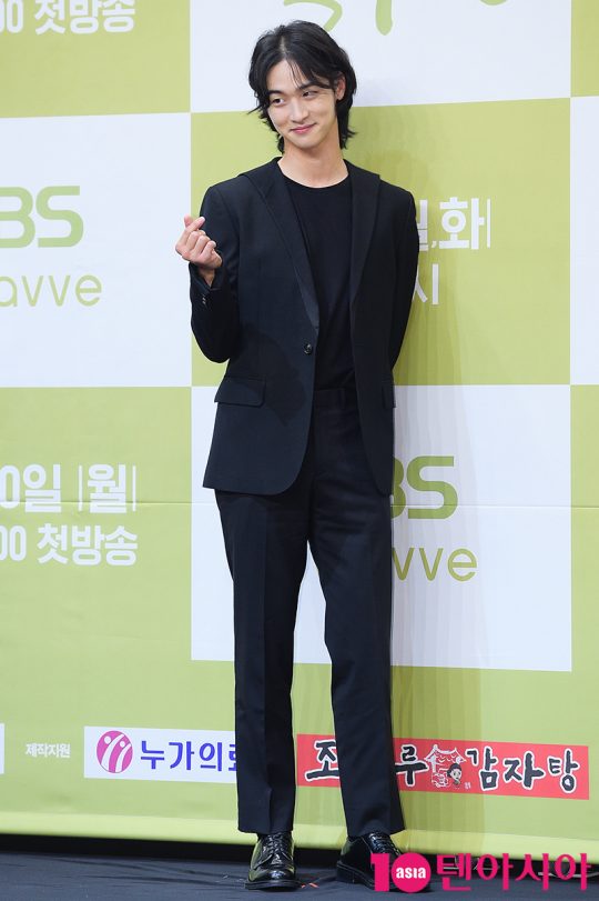 배우 장동윤