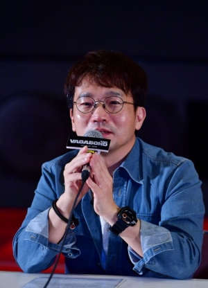 &#39;배가본드&#39; 유인식 감독 &#34;민항기 추락 사건, 세월호 참사 특정한 건 아냐&#34;