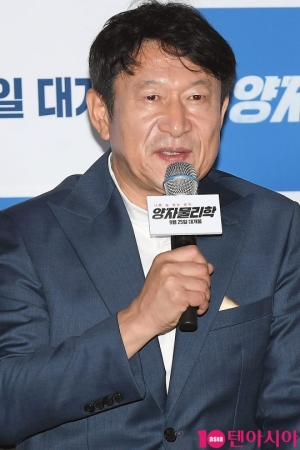 &#39;양자물리학&#39; 김응수 &#34;비흡연자인데 담배 많이 태워...바늘 3억개로 쑤시는 기분&#34;