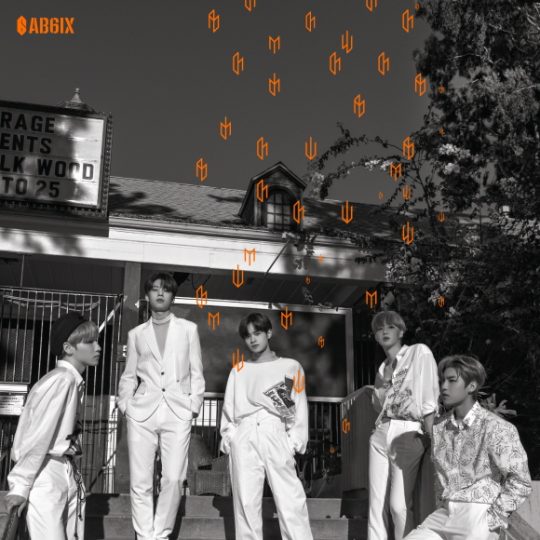 그룹 AB6IX의 ‘6IXENSE’ 온라인 커버 이미지 / 사진제공=브랜뉴뮤직
