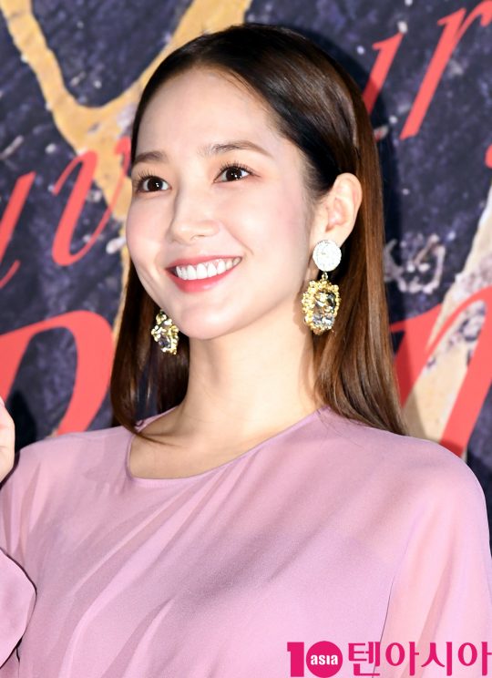 배우 박민영이 1일 오후 서울 계동 한 카페에서 열린 구찌 포토콜 행사에 참석하고 있다.