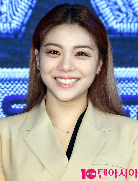 가수 에일리가 2일 오전 서울 도화동 베스트웨스턴프리미어 서울가든호텔에서 열린 채널A 신규 예능 프로그램 ‘보컬플레이2’ 제작발표회에 참석하고 있다.