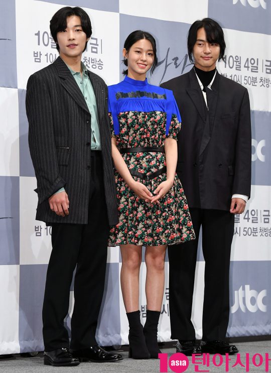 배우 우도환,김설현,양세종(왼쪽부터)이 2일 오후 서울 강남구 논현동 임피리얼 팰리스 호텔에서 열린 JTBC 새 금토드라마 ‘나의 나라’ 제작발표회에 참석하고 있다.