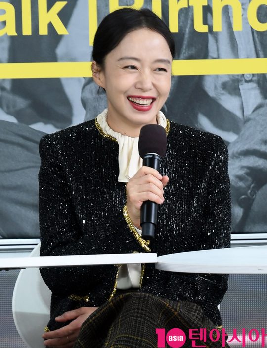 배우 전도연이 5일 오후 부산 해운대구 영화의 전당 야외무대에서 열린 영화 ‘생일’ 오픈토크에 참석했다. /부산=조준원 기자 wizard333@