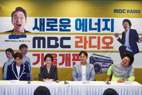 가수 뮤지(왼쪽부터), 개그우먼 안영미, 방송인 장성규, 개그맨 윤택이 8일 오전 서울 상암동 MBC 사옥에서 열린 라디오 가을개편 기자간담회에 참석했다./사진제공=MBC