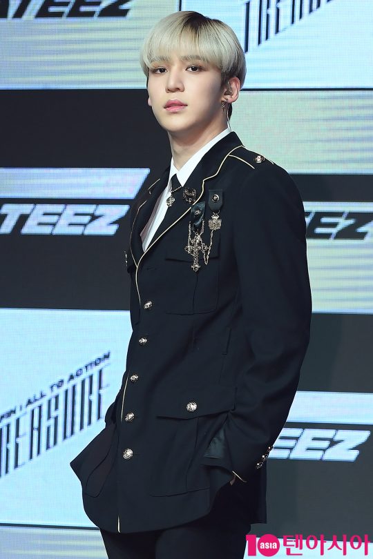 그룹 에이티즈 윤호