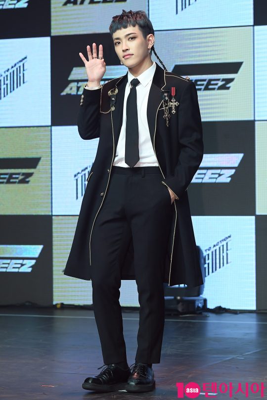 그룹 에이티즈 홍중