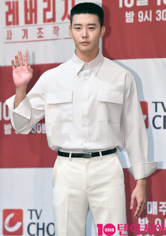 [TEN PHOTO]김권 '용병포스 철철'