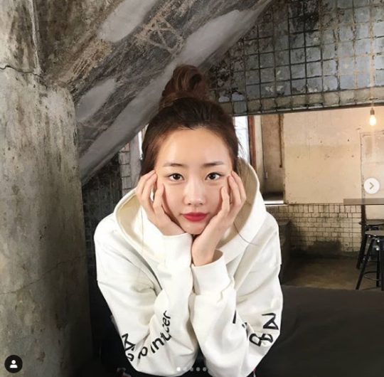 "쌩얼엔 레드립"...달수빈, 민낯도 당당하게