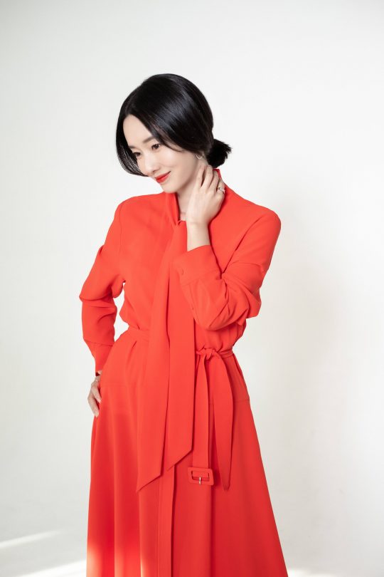 영화 ‘두번할까요’에서 남편(권상우 분)과 원치 않는 이혼으로 싱글라이프를 시작한 아내 선영을 연기한 배우 이정현. /사진제공=바나나컬쳐엔터테인먼트