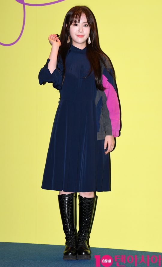 배우 박은별이 15일 오후 서울 동대문디자인플라자에서 열린 ‘2020 S/S 서울패션위크’ 얼킨 컬렉션에 참석하고 있다.