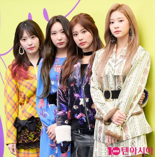 아이즈원 미야와키 사쿠라(왼쪽부터), 이채연, 강혜원, 김민주