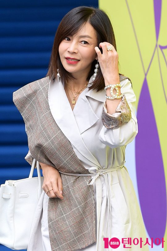 배우 황신혜