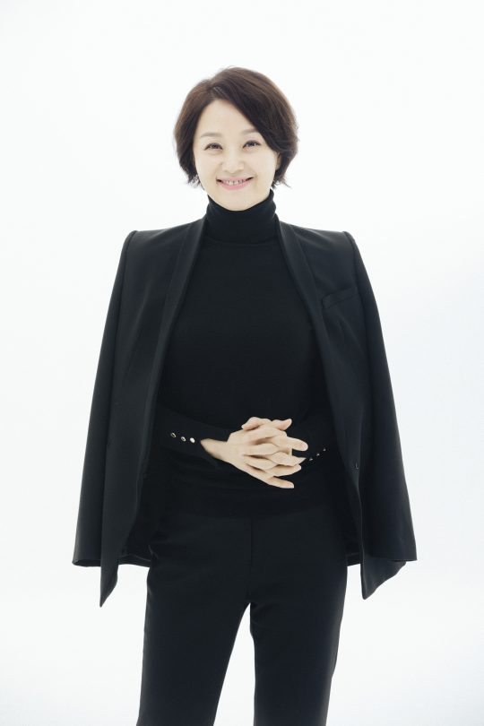 배종옥은 “마음 공부를 통해 힘든 시기를 극복했다”고 밝혔다./사진제공=제이와이드컴퍼니