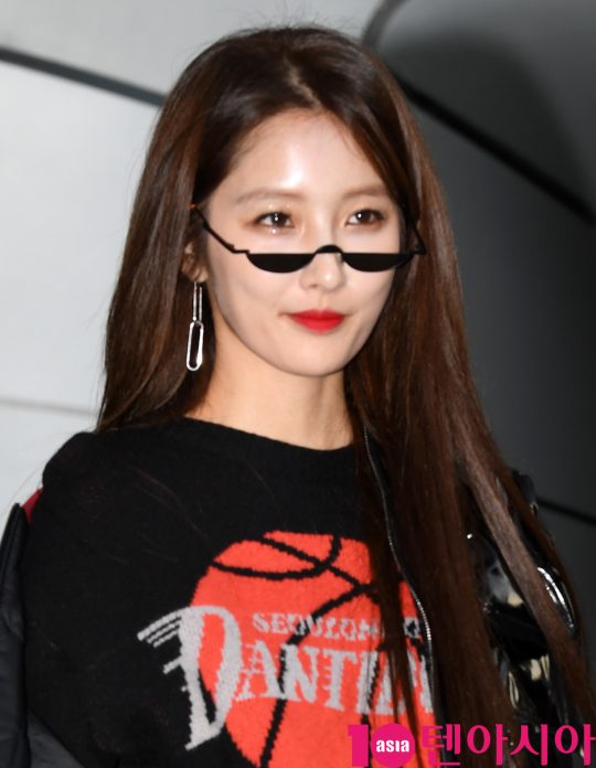 포미닛 지현이 18일 오후 서울 동대문디자인플라자에서 열린 ‘2020 S/S 서울패션위크’ 디앤티도트 컬렉션에 참석하고 있다.