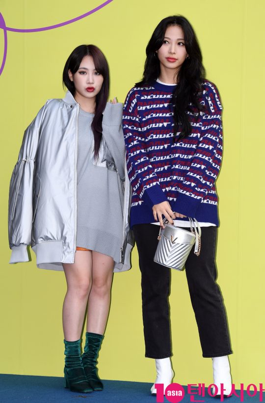 박지민과 류원이 18일 오후 서울 동대문디자인플라자에서 열린 ‘2020 S/S 서울패션위크’ 디앤티도트 컬렉션에 참석하고 있다.