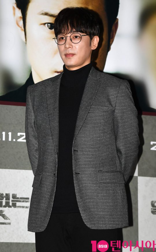 ‘얼굴없는 보스’에서 권상곤과 동행하는 식구 철회를 연기한 진이한. /조준원 기자 wizard333@