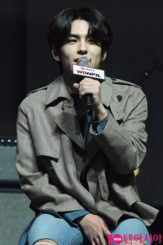 그룹 데이식스 원필