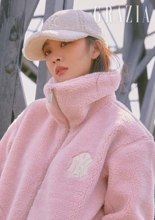 조보아, 힙한 겨울 패션으로 '시선 강탈' ...변함없는 미모+반전 매력