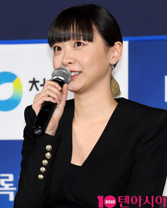 배우 김다미가 28일 오후 서울 영등포구 CGV여의도에서 열린 제 40회 청룡영화상 핸드프린팅에 참석하고 있다.